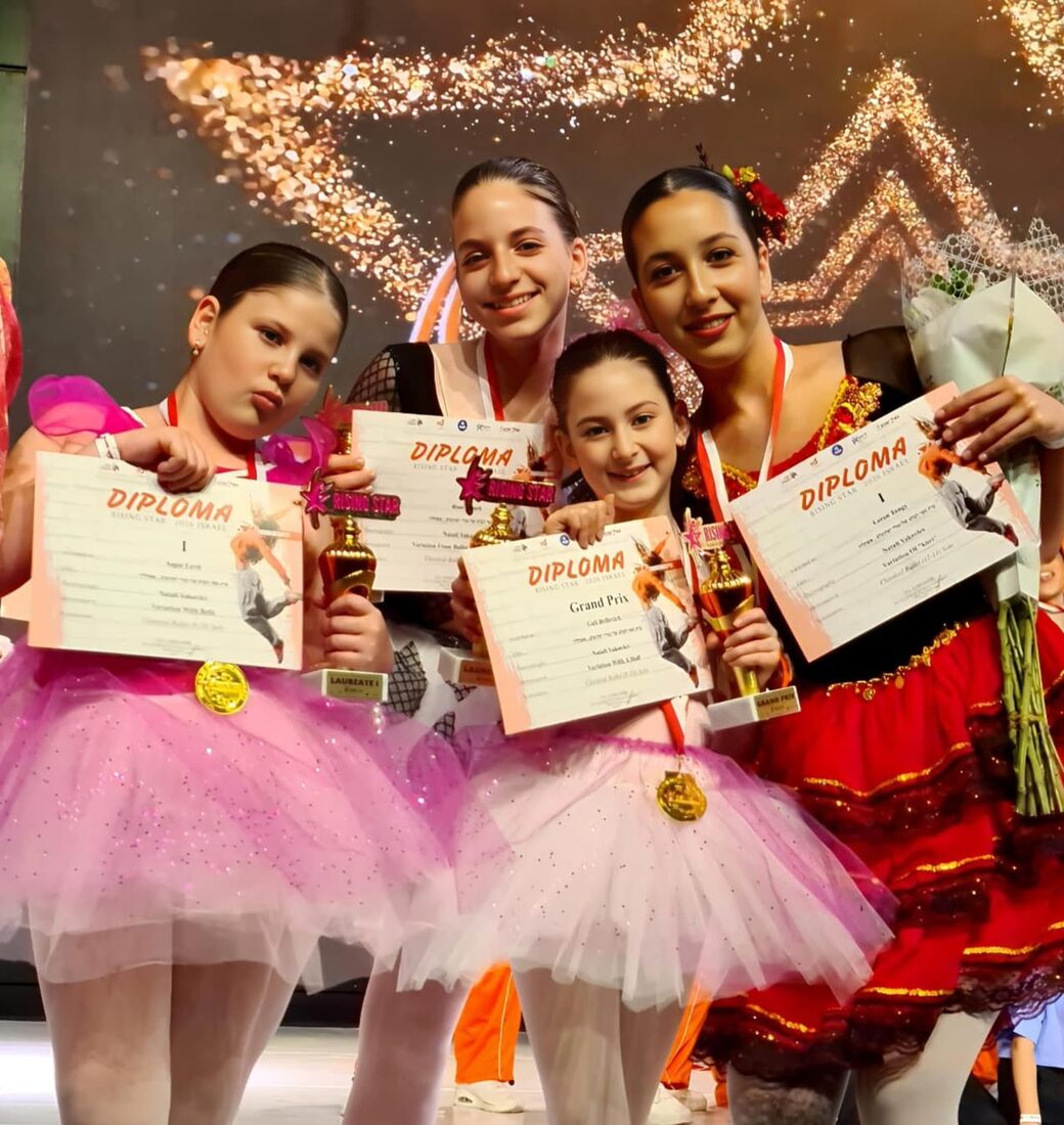 הבלרינות מחזיקות תעודות הצטיינות בתחרות Rising Star 2026