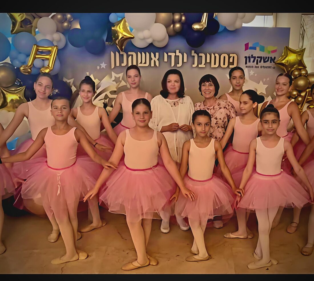 הבלרינות שלנו על הבמה במופע יום הילד באשקלון